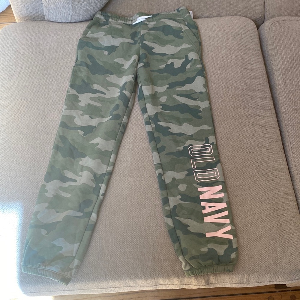 NWT. Old Navy sweatpants for kids 14-16 XL. Camo, super comfortable!!